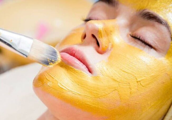 Maschera rigenerante alla curcuma